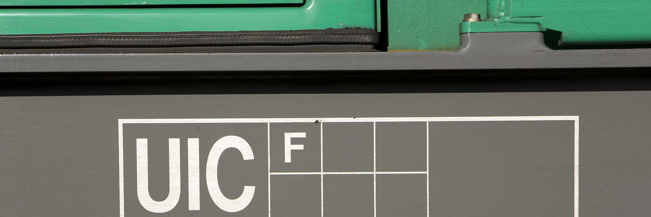 UIC marking on a rail vehicle